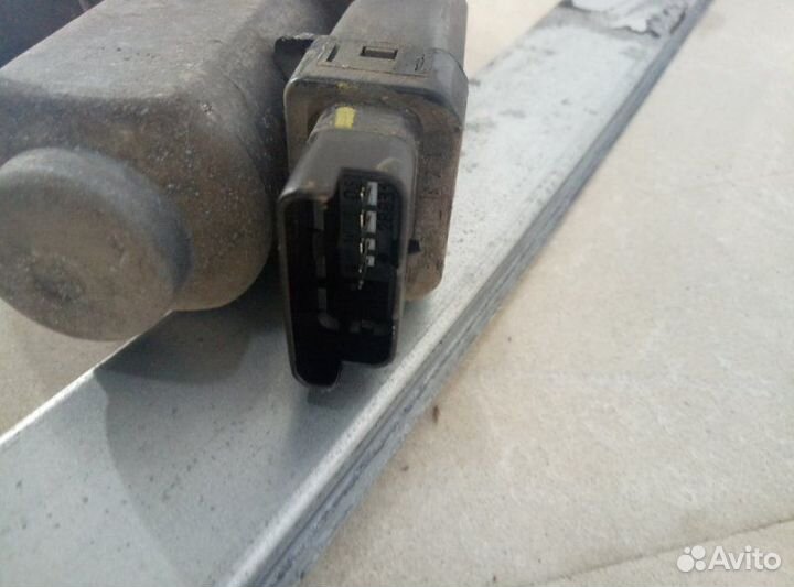 Стеклоподъемник передний левый Hyundai Solaris 1