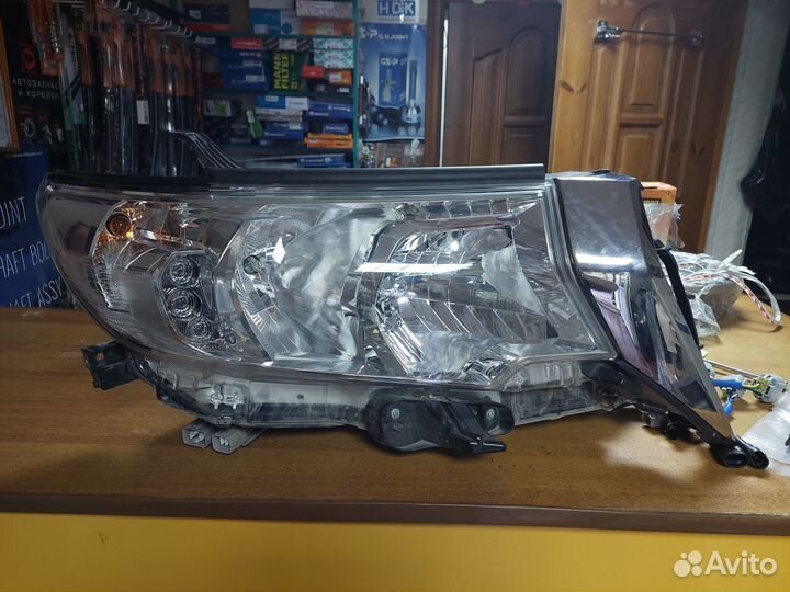 Фара правая Toyota Land Cruiser Prado 150