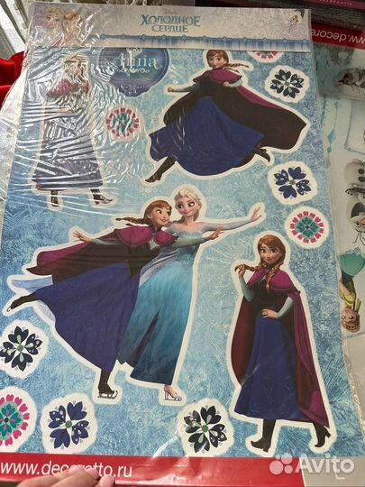 Декоративные наклейки на стену