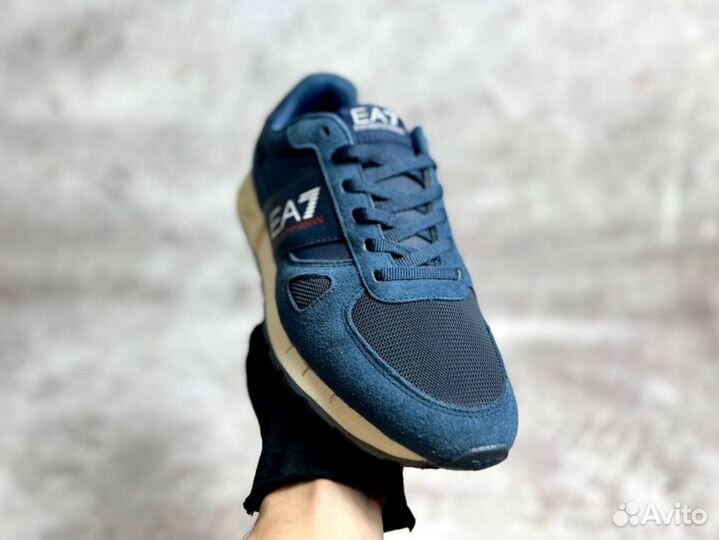 Кроссовки Armani долговечные