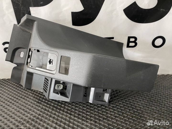 Накладка на торпедо (консоль) левая Renault T