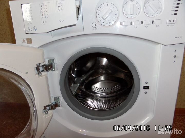 Встраиваемая стиральная машина Hotpoint-Ariston