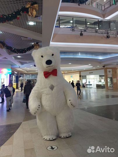 Гигантский Белый Медведь