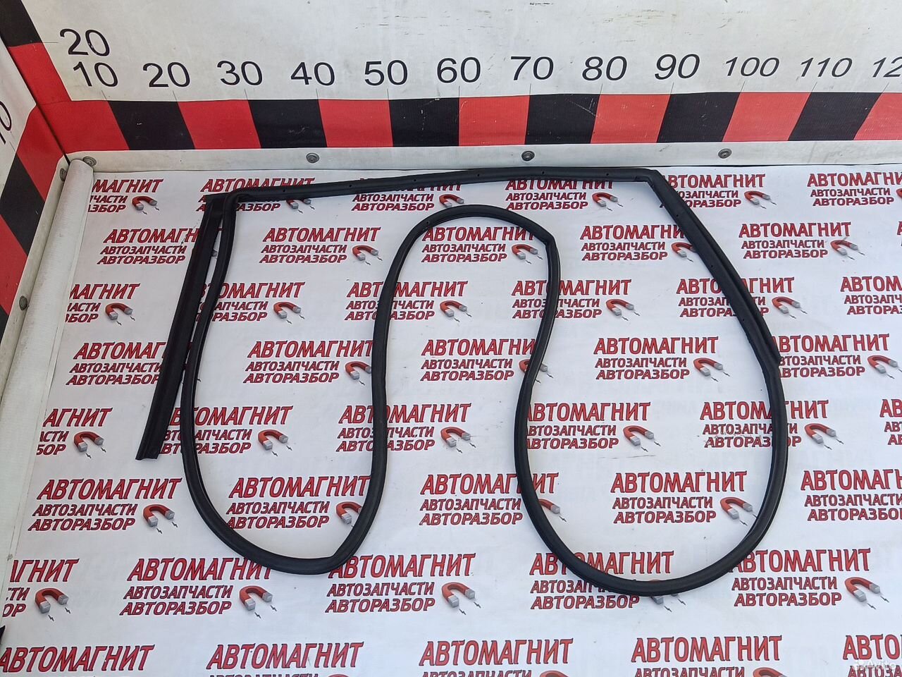 Уплотнитель двери задней левой Киа Соул 3 SK3