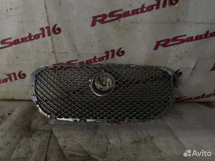 Решетка радиатора Jaguar Xf 1