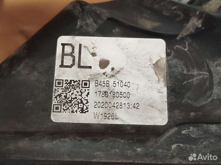 Фара Mazda Axela