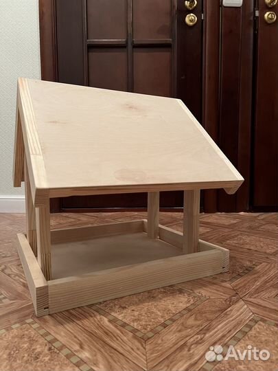 Кормушка для птиц из дерева