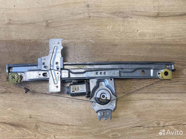 Peugeot 207 передний правый стеклоподъёмник