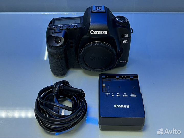 Зеркальный фотоаппарат Canon 5D Mark II