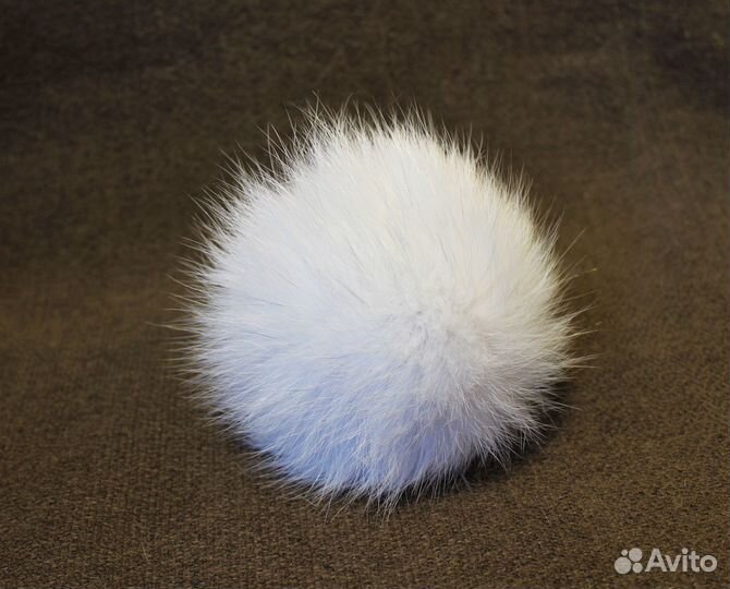 Помпоны из песца белые