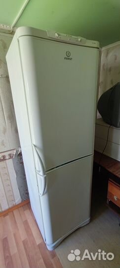 Холодильник indesit