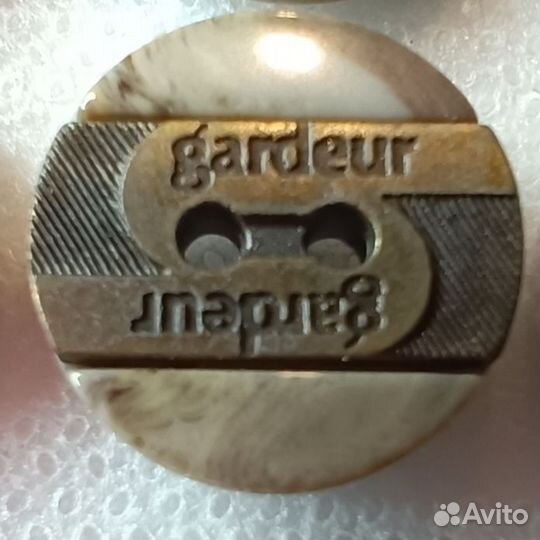 Пуговицы 87шт 2 отв пластик