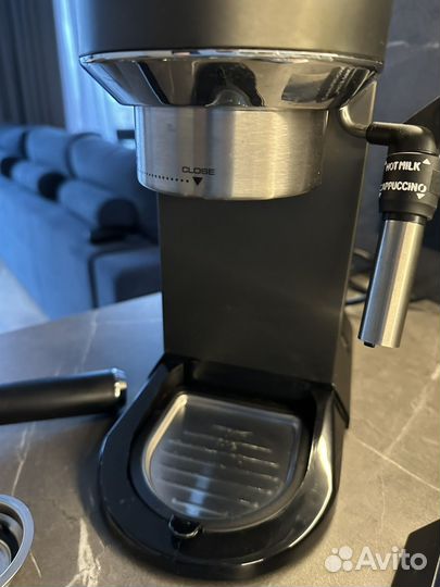 DeLonghi Кофеварка рожковая EC685.BK