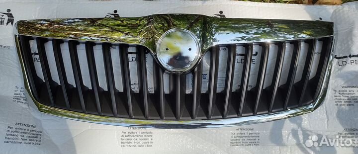 Решетка радиатора Skoda Octavia А5 FL + Эмблемы