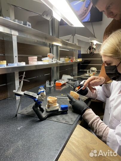 Обучение на зубного техника