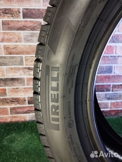 Pirelli Ice Zero FR 215/65 R17 103T