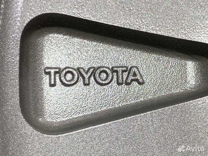 Диски оригинальные Toyota R17 5/114.3 цо 60.1 мм