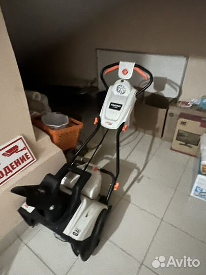 Снегоуборочная машина аккумуляторная