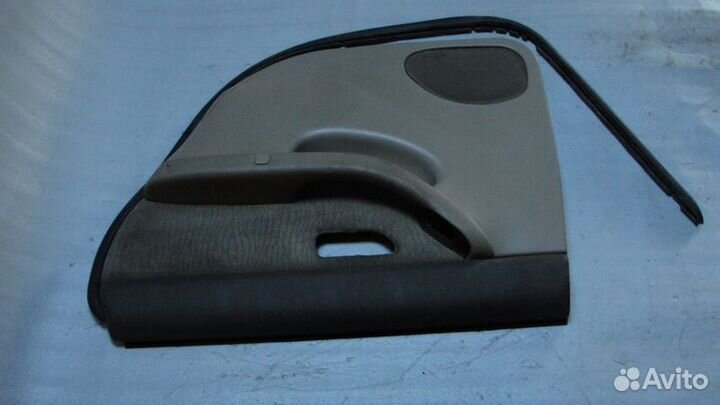 Правая задняя обшивка двери Subaru outback B12 01г