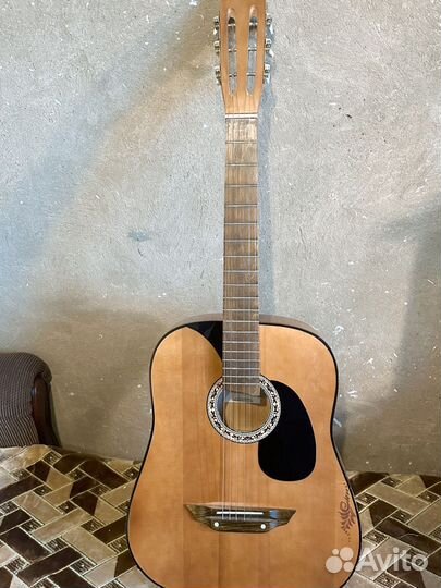 Акустическая гитара