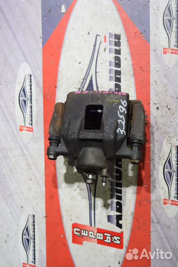 Суппорт перед право c Toyota Raum NCZ20 1NZ-FE