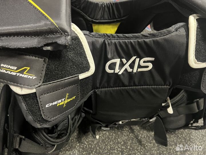 Нагрудник вратарский ccm axis