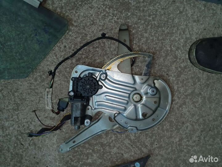 Стеклоподьемник правый перед на вольво хс90