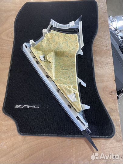 Обшивка задней правой стойки Mercedes Benz w212