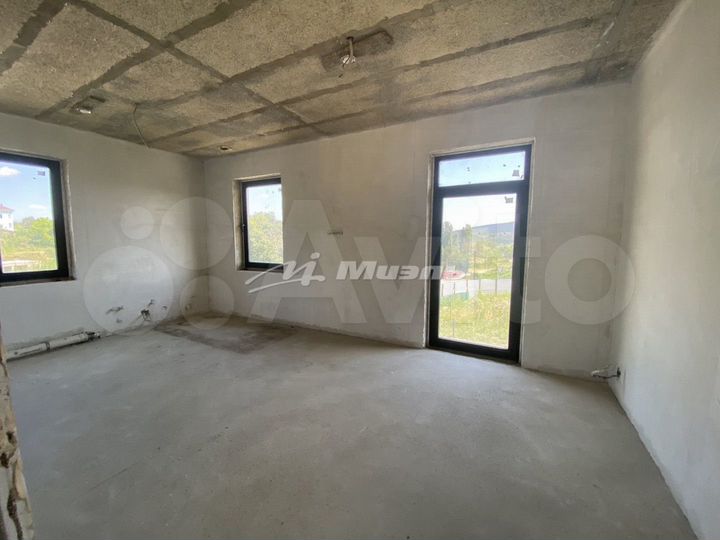 Дом 371,4 м² на участке 7,1 сот.