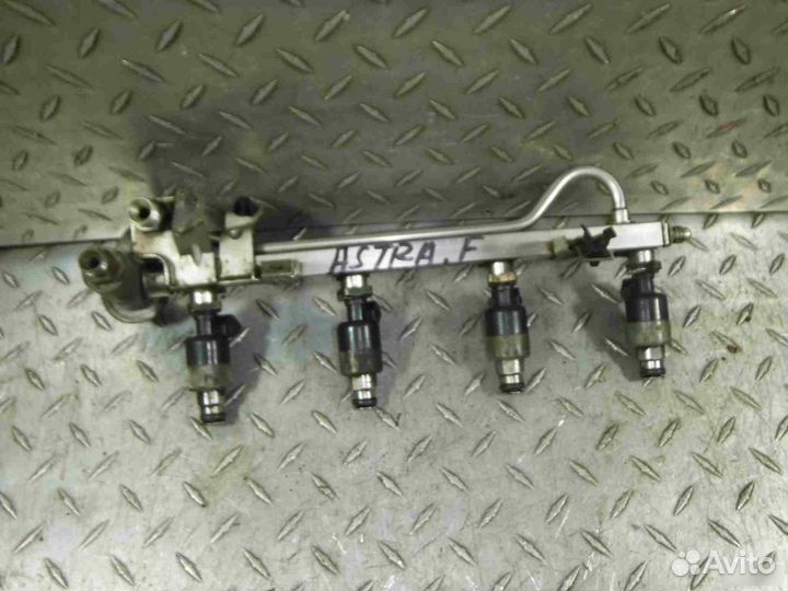 Рейка топливная (рампа) Opel Astra