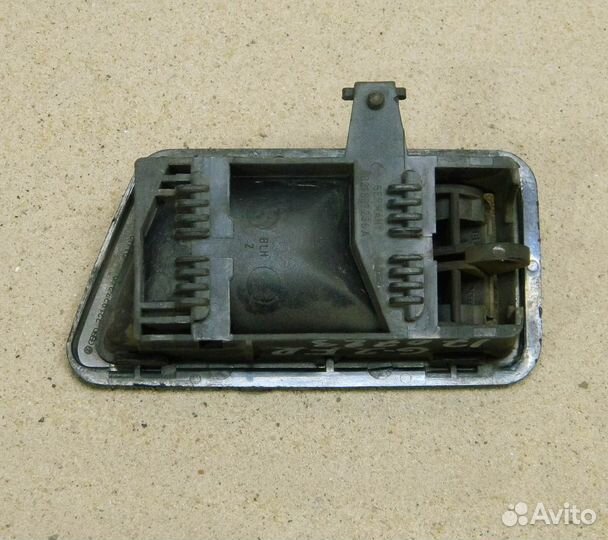 Ручка двери пер. правой внутренняя VW Golf 2