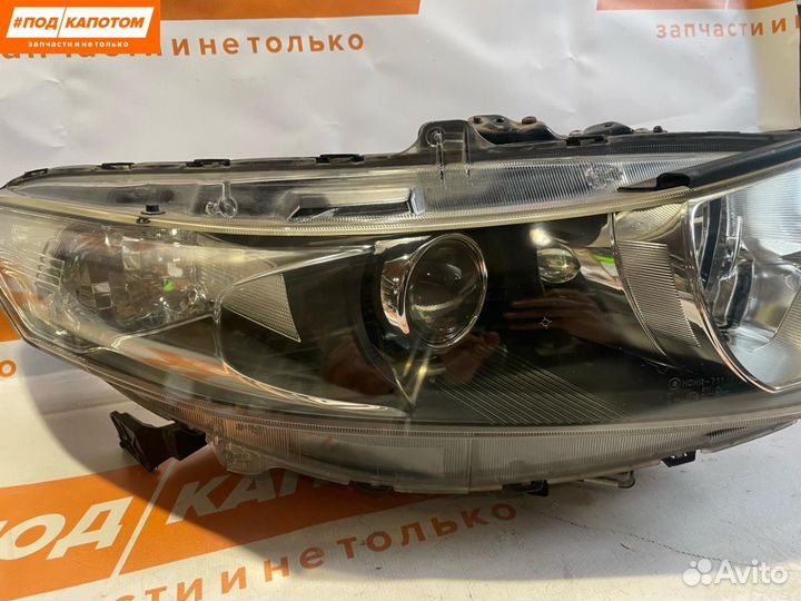 Фара Ксенон прав. Honda Accord 8 2009