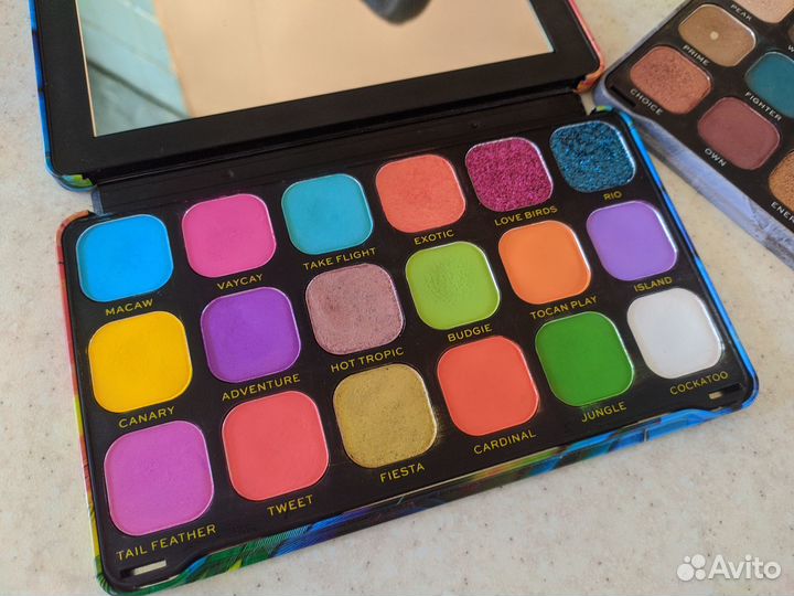 Палетка теней revolution