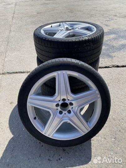 Accelera 651 265/40 R21