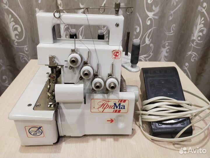 Швейная машинка оверлок