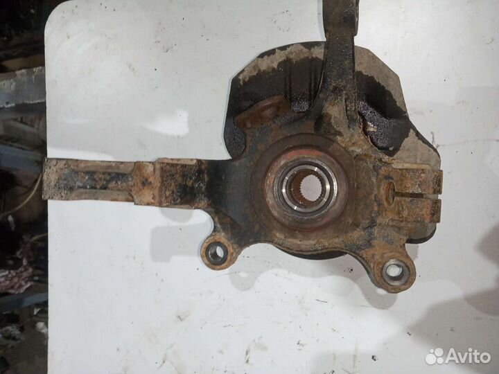 Кулак передний правый Chevrolet Lacetti