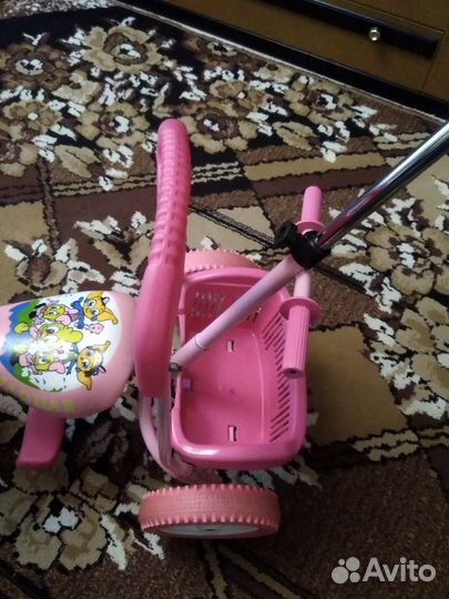 Детский трехколесный велосипед с ручкой