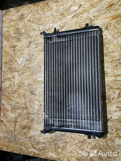 Радиатор основной на Volkswagen Touran
