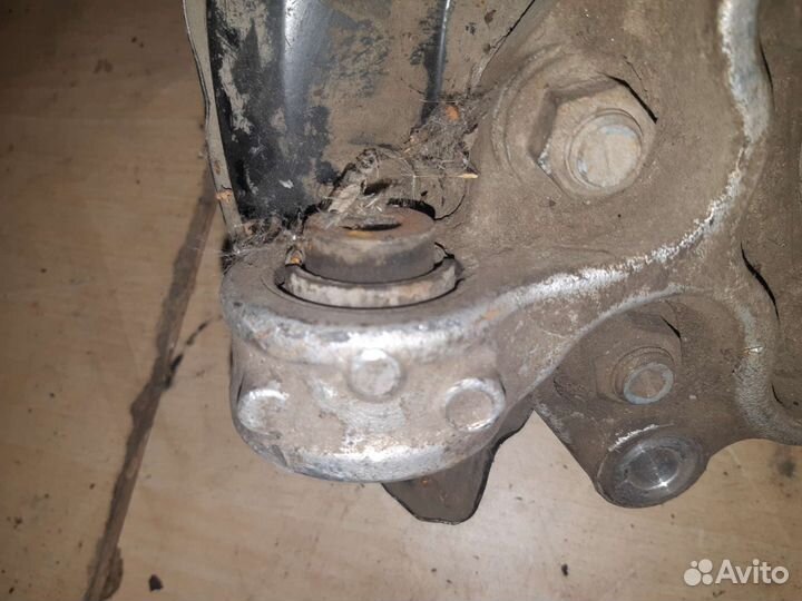 Задний левый кулак Honda CRV-3