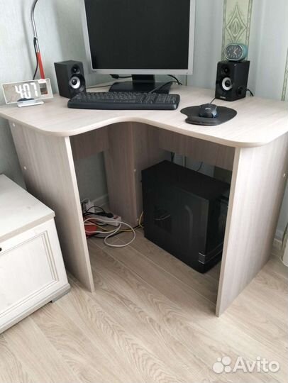 Компьютерный стол