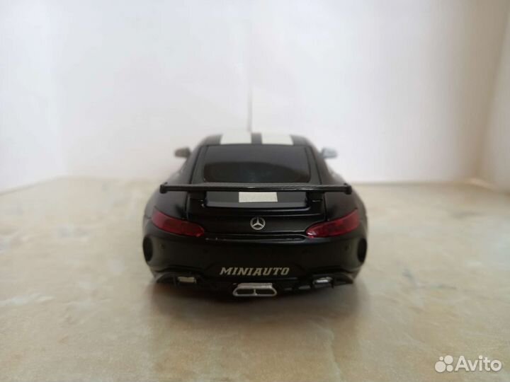 Модель автомобиля 1/32
