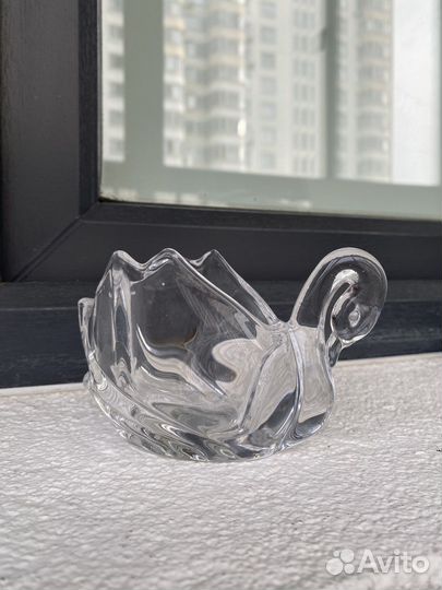 Икорница лебедь