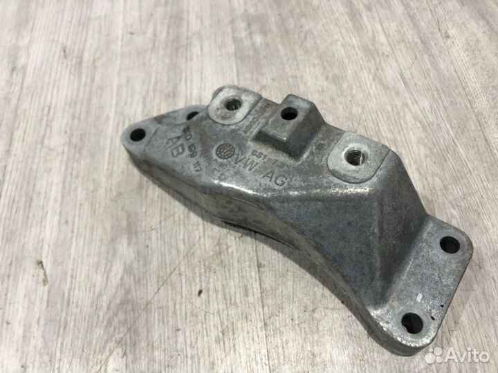 Кронштейн кпп Skoda Octavia A7 CWV 2019