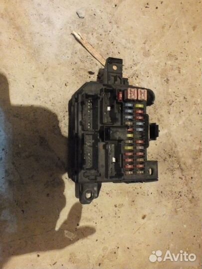 Блок монтажный Ford Escape 20002004