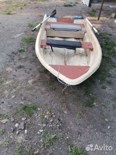 Пластиковая лодка