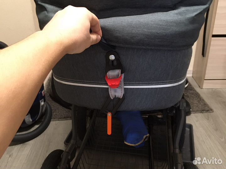 Крепление для люльки в авто Inglesina