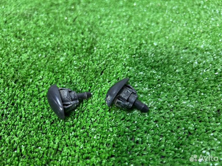 Форсунка стеклоомывателя Nissan Almera N16 1.5