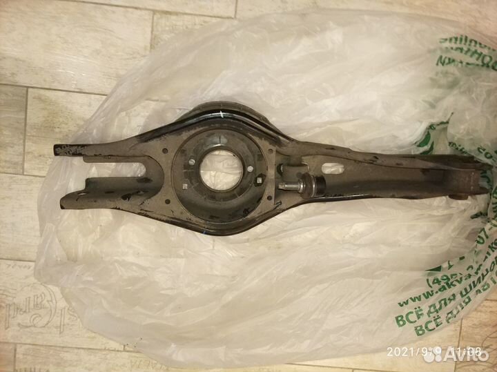 Рычаг поперечный задний лев в сборе, 55210-L1100