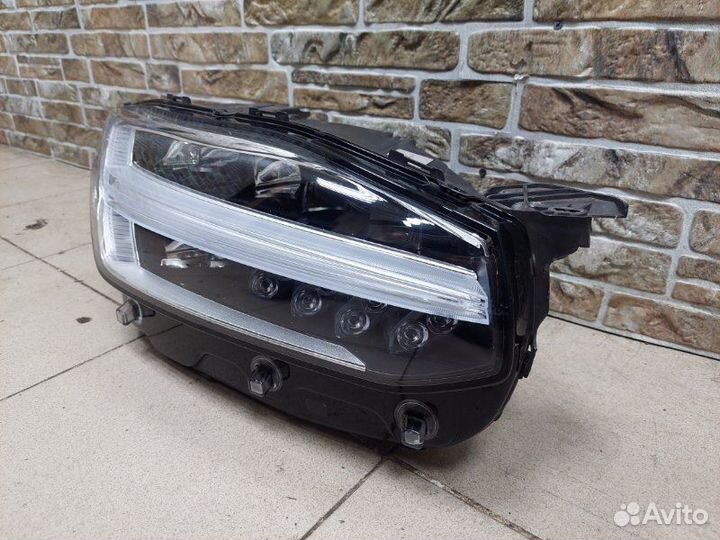 Фара правая Volvo XC90