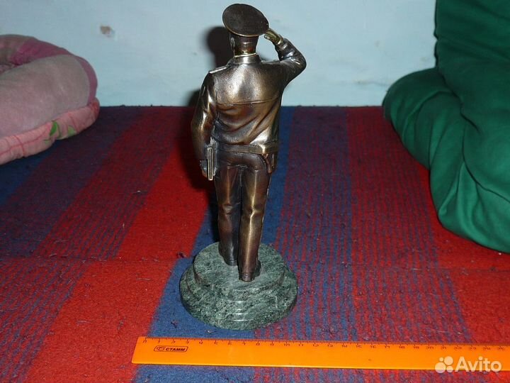 Бронзовая статуэтка мвд майор
